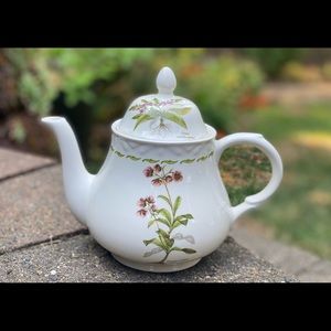 Teapot-Like New, Arthur Wood & Son, Botanical flower pattern #6422, excellent.